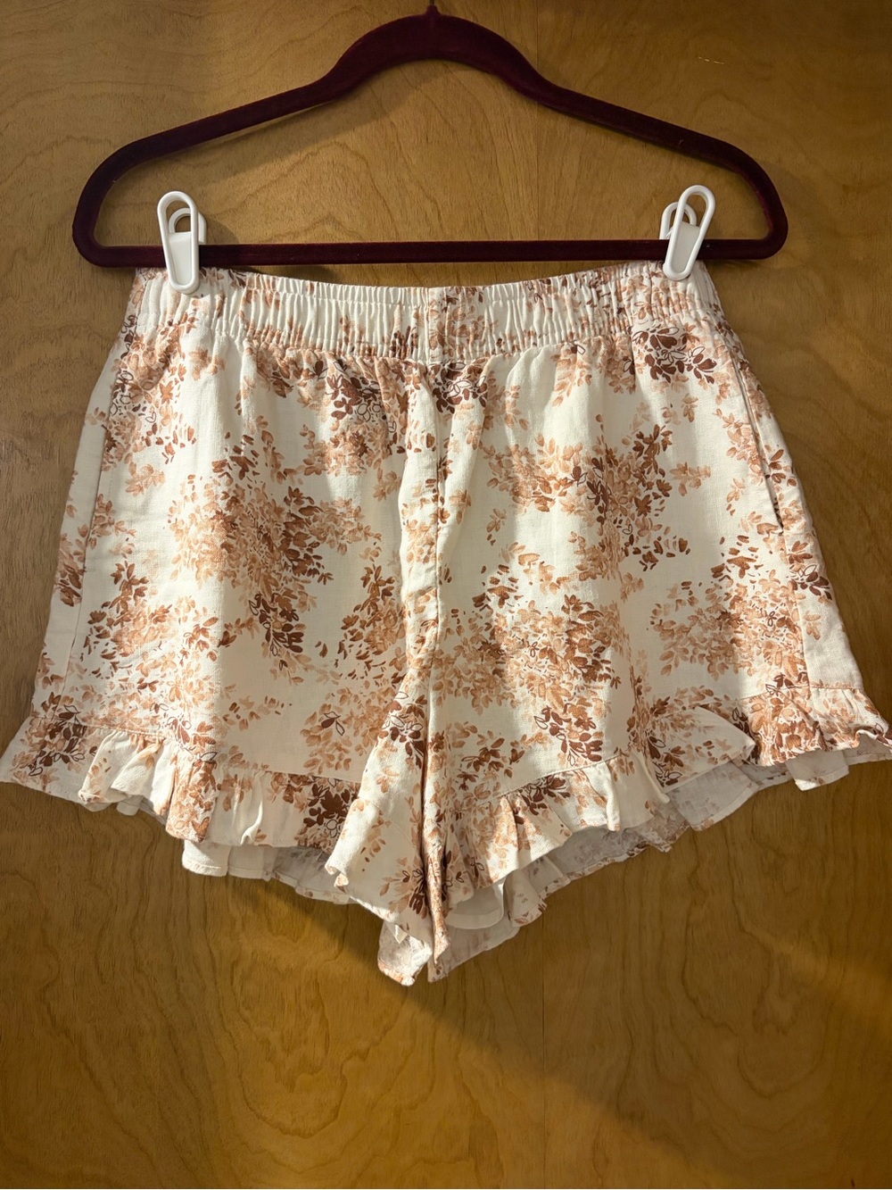 Abercrombie Floral Ruffle Hem Women's Shorts - Cream & Brown